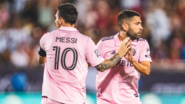 Jugador de FC Dallas contó que dudó en lavar la camiseta sudada que le regaló Messi