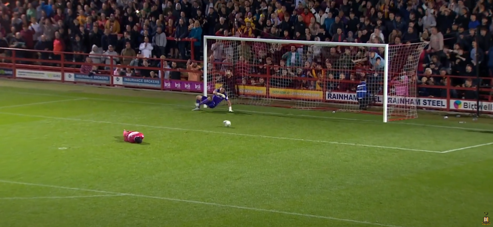 Para no creer: El insólito penal en triunfo de Bradford ante Accrington en Inglaterra