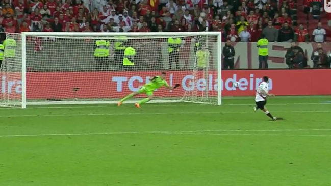 El fallido penal de Pablo Solari en la eliminación de River a manos de Inter de Porto Alegre