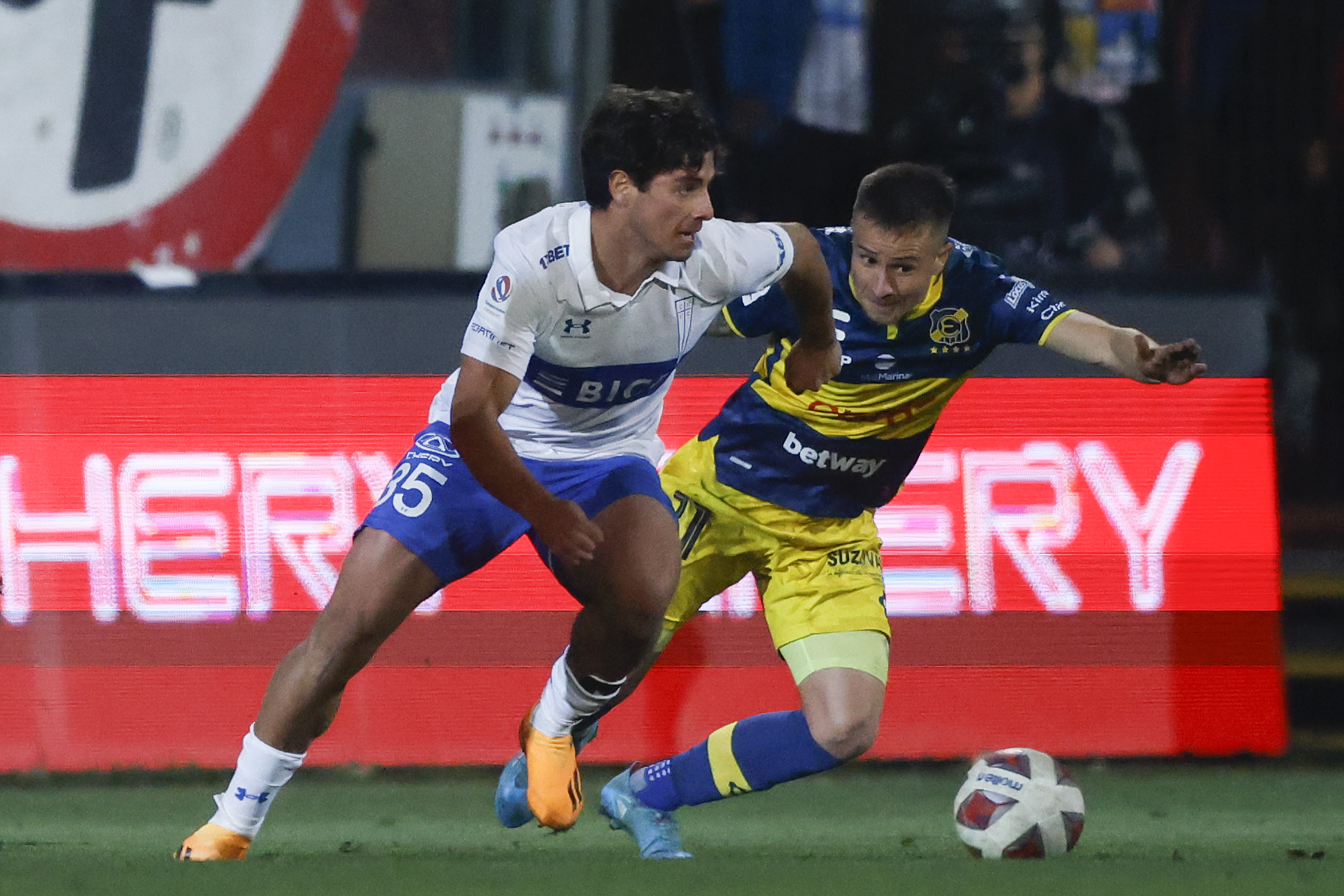 Universidad Católica choca con Everton en busca de la final del Centro-Norte de la Copa Chile