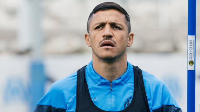 Medio francés apuntó a disgusto de hinchas de Marsella por situación de Alexis