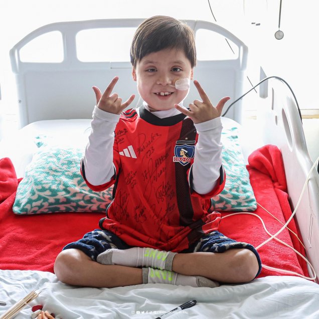 Jugadores de Colo Colo visitaron hospital de niños por el programa “Conoce a tu Estrella”