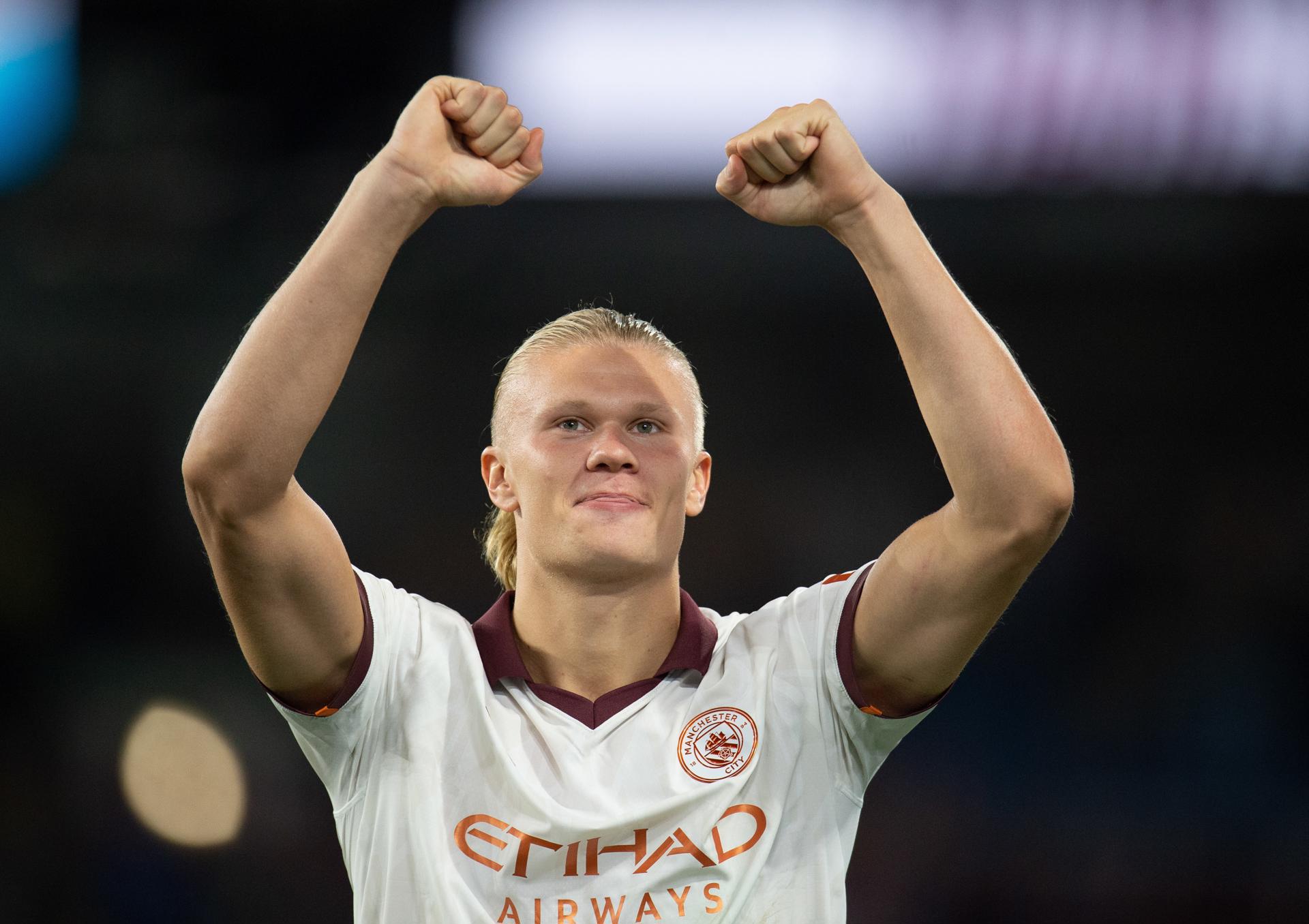 Manchester City inició la defensa del título en la Premier con goleada a Burnley