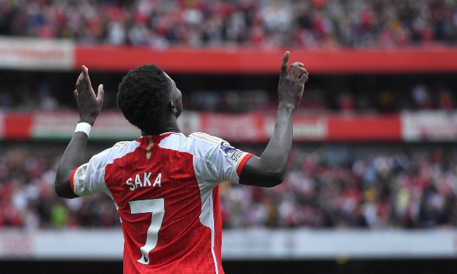Arsenal contó con un golazo de Bukayo Saka en sufrido triunfo contra Nottingham Forest