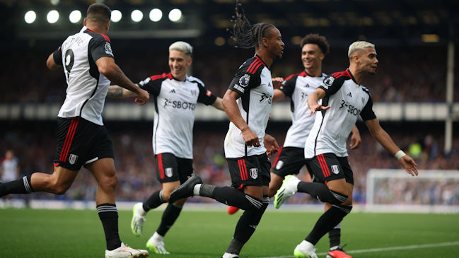 Fulham festejó con esforzada victoria en su visita a Everton en Goodison Park