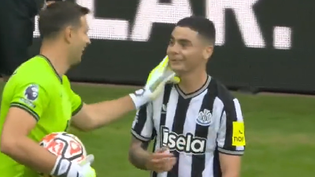 El tenso cruce entre “Dibu” Martínez y Jorge Almirón en la Premier League