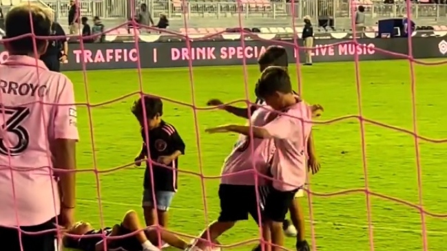 Es más rústico: La dura entrada de Mateo Messi contra un hijo de Sergio Busquets