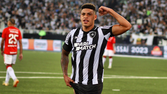 Botafogo remontó contra Inter de Charles Aránguiz y sigue imparable en Brasil