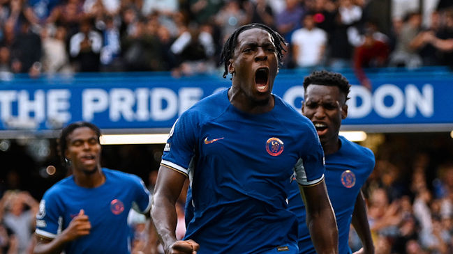 Axel Disasi entró con todo en el área de Liverpool y marcó el empate a favor de Chelsea