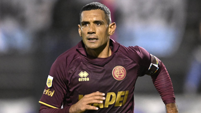 José Sand renovó contrato con Lanús a sus 43 años