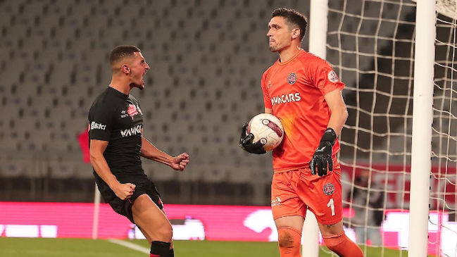 Matías Dituro tapó un penal en duelo de Karagumruk ante Besiktas