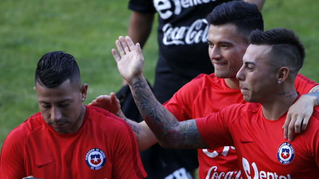 Charles Aránguiz ayudó a Leonardo Valencia a trabajar con Felicevich, pero no lo “reclutó”