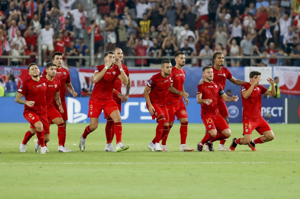 Manchester City levantó su primer título en la Supercopa de Europa a costa de Sevilla