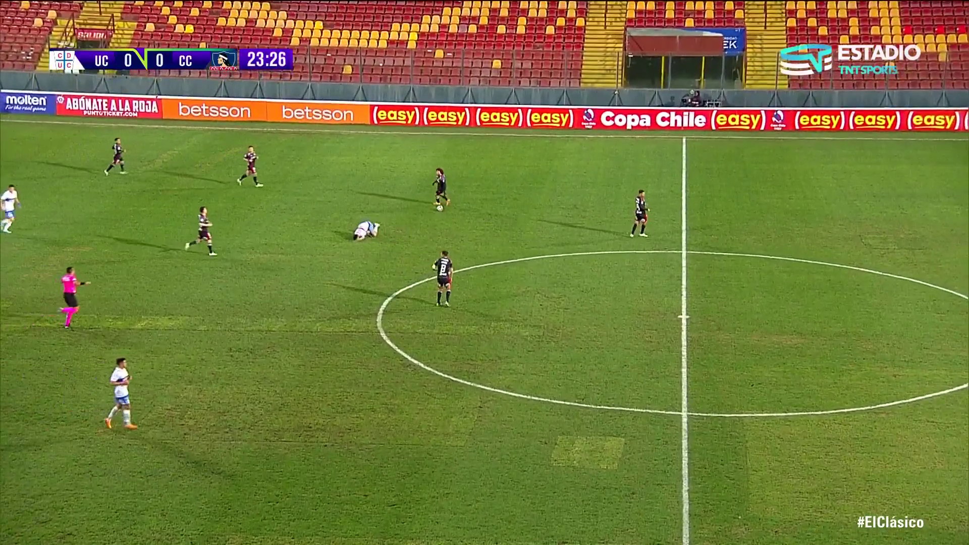 Los “cariños” de Falcón y Pavez a Zampedri en la final de Colo Colo y la UC en Copa Chile