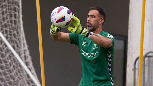 Buena noticia para Pellegrini: Claudio Bravo retornó a las prácticas con Real Betis