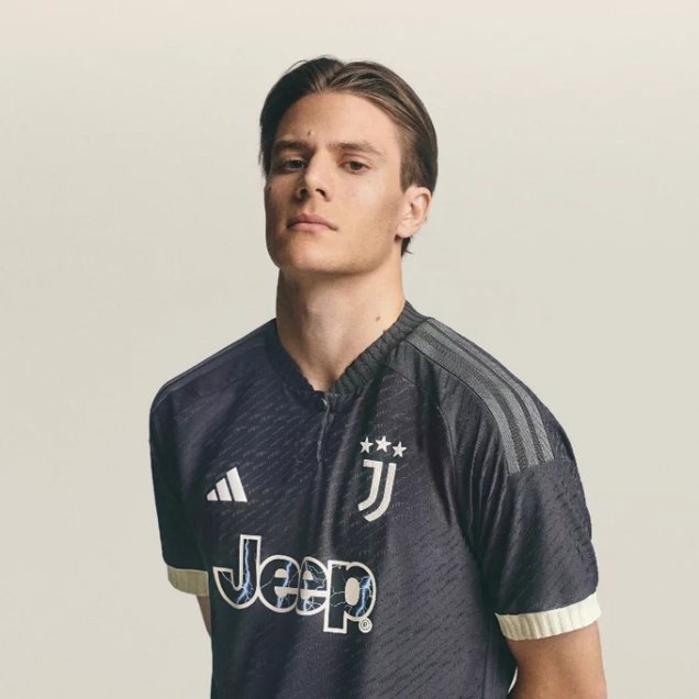 Juventus presentó su tercera equipación para la temporada 2023-24