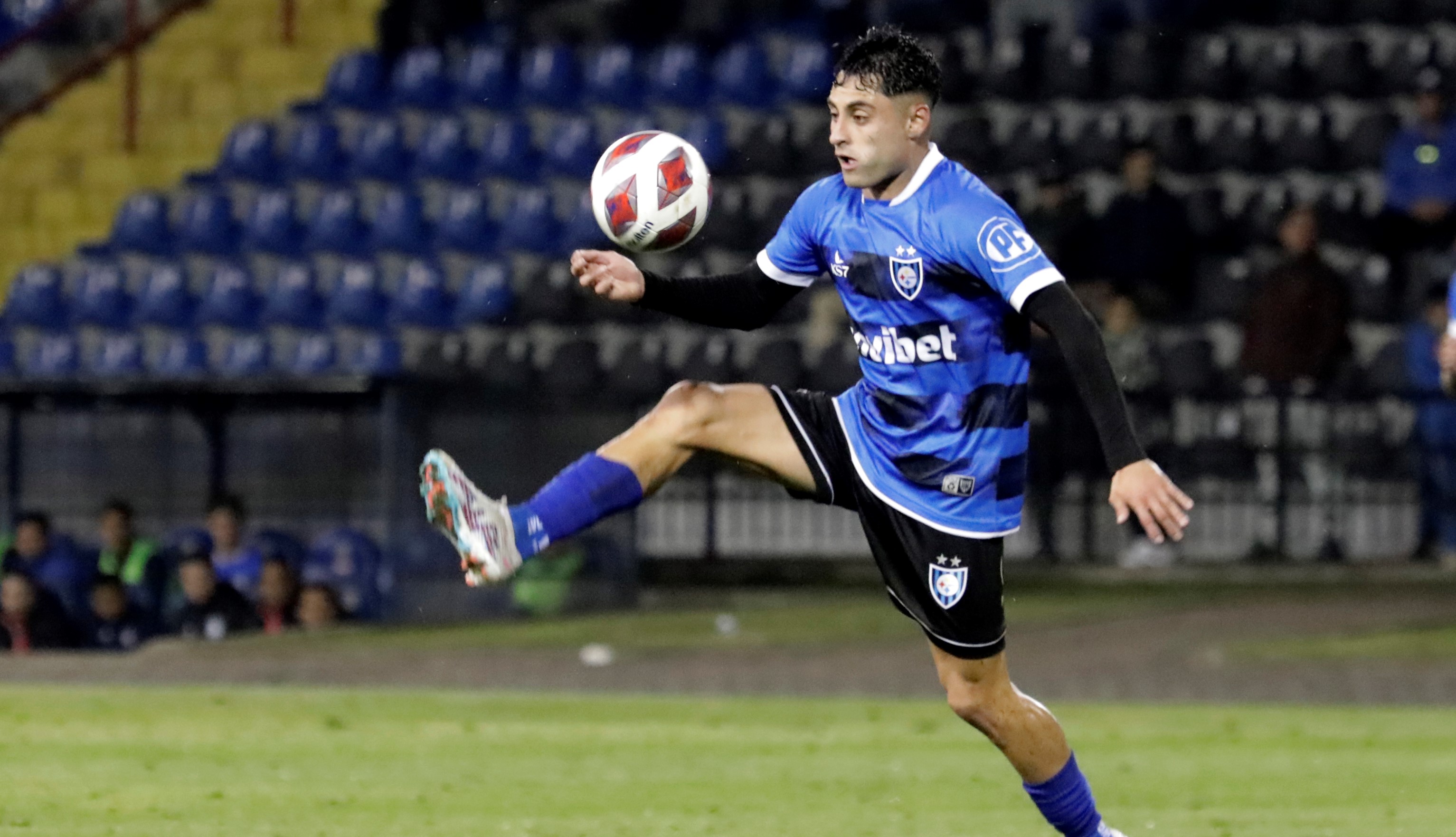 Javier Altamirano viajará este viernes a Argentina para sumarse a Estudiantes de La Plata