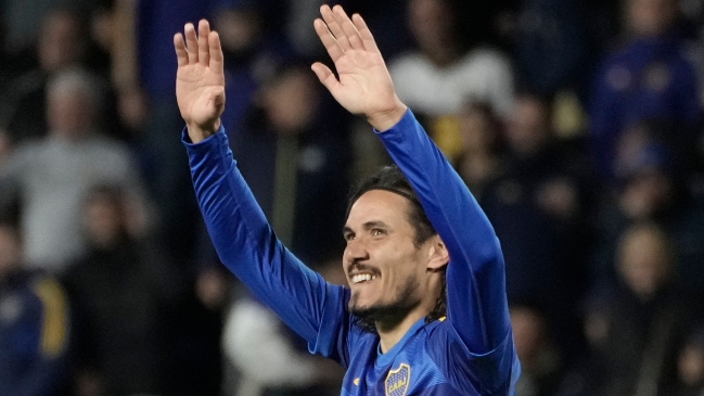 Edinson Cavani explicó por qué evitó subirse al alambrado tras su primer gol con Boca Juniors