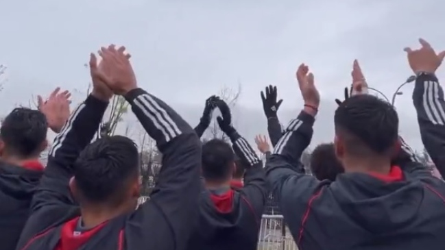 Hinchas de Colo Colo realizaron arengazo en la previa de la revancha contra la UC