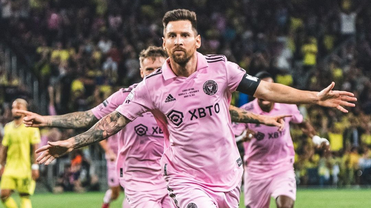 Lionel Messi igualó a Dani Alves como el futbolista más ganador de la historia