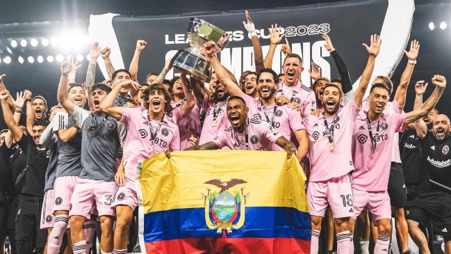 ¡Lindo gesto! Messi levantó trofeo de la Leagues Cup junto a anterior capitán de Inter Miami