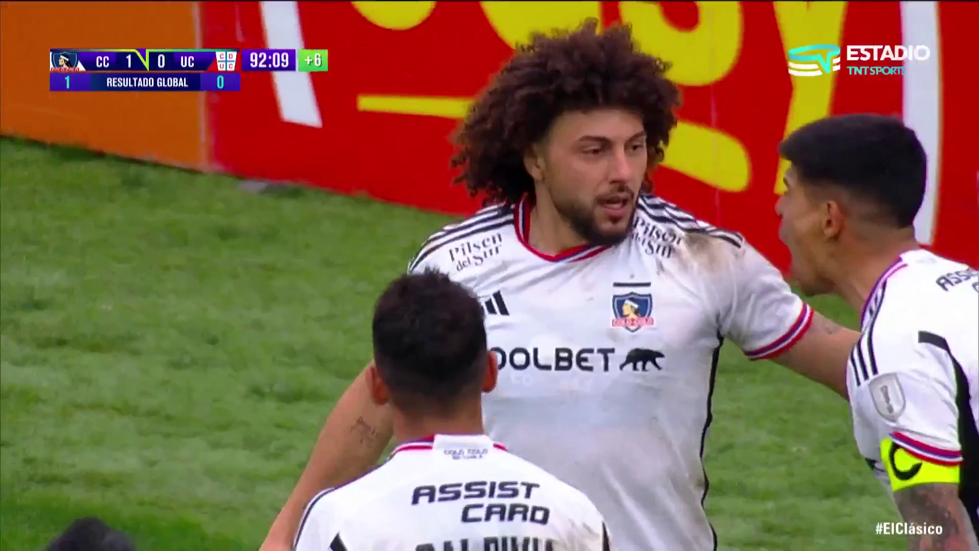 Maximiliano Falcón salvó a Colo Colo y evitó el empate de la UC en el final