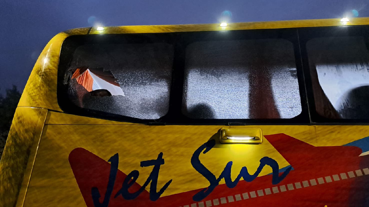 Bus de Universidad Católica fue atacado tras el partido con Colo Colo en Copa Chile
