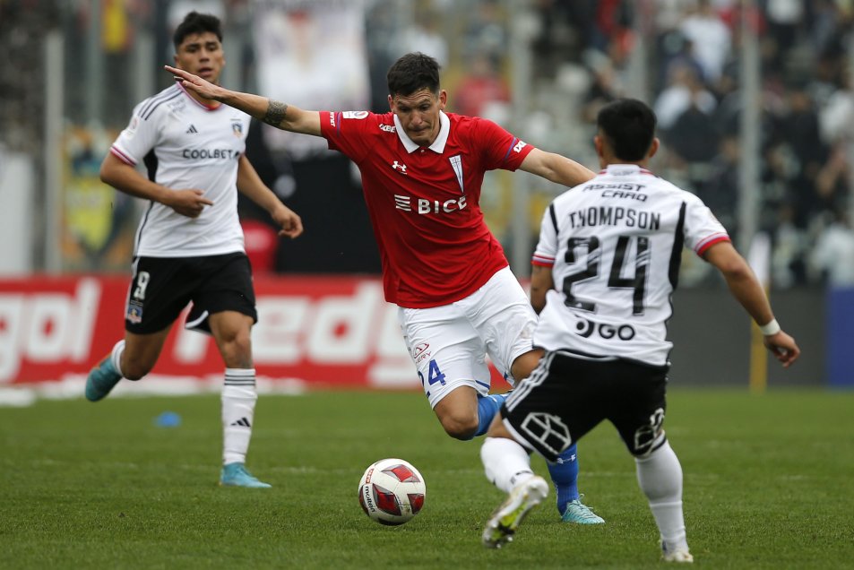 Al estilo lucha libre: La curiosa acción de Jordhy Thompson con Alfonso Parot en el Colo Colo-UC