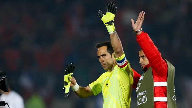 Arturo Vidal incluyó a Claudio Bravo entre los mejores arqueros de la historia