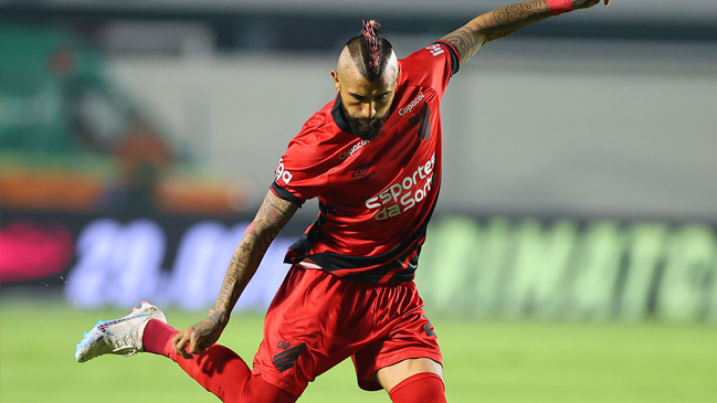 Arturo Vidal jugó como titular en el empate de Atlético Paranaense contra Goiás