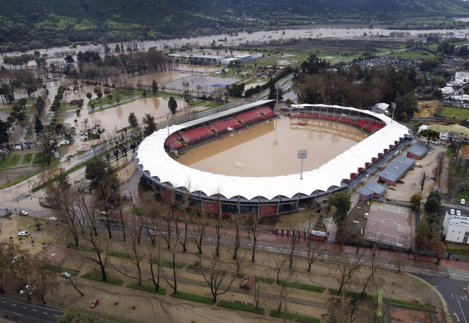 Así luce el Estadio Fiscal de Talca luego de quedar inundado por el frente de mal tiempo