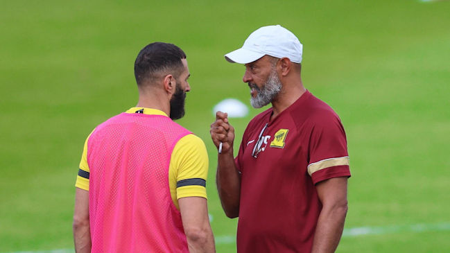 Aseguran que DT de Al Ittihad le negó la capitanía a Benzema y pidió otro delantero para el equipo