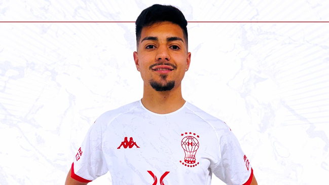 Otro chileno a Argentina: Williams Alarcón selló su fichaje en Huracán