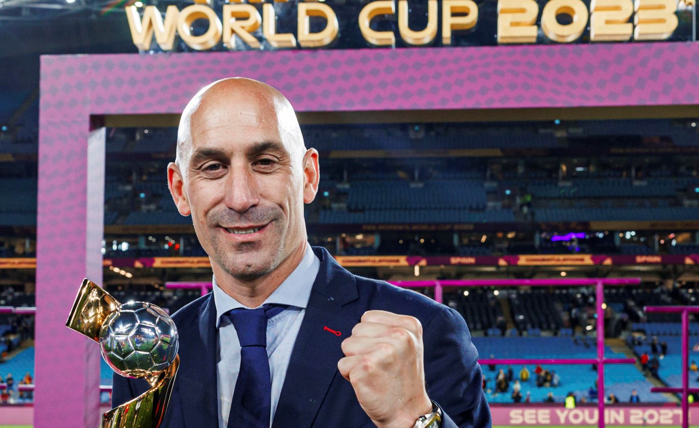 Presidente de la Federación Española dimitirá este viernes tras beso forzado a una jugadora