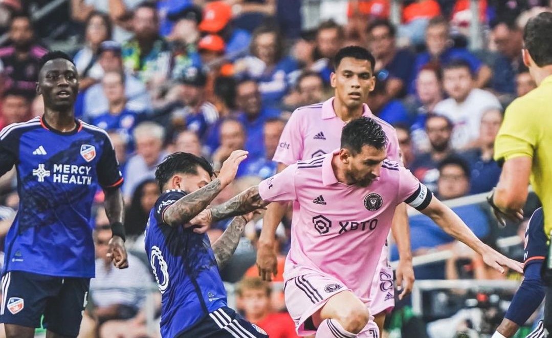 Martino: “Messi quiere jugar siempre y a veces hay que convencerlo para que pare”