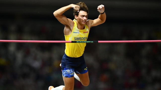 Armand Duplantis no dio pie a la sorpresa y ganó la garrocha en el Mundial