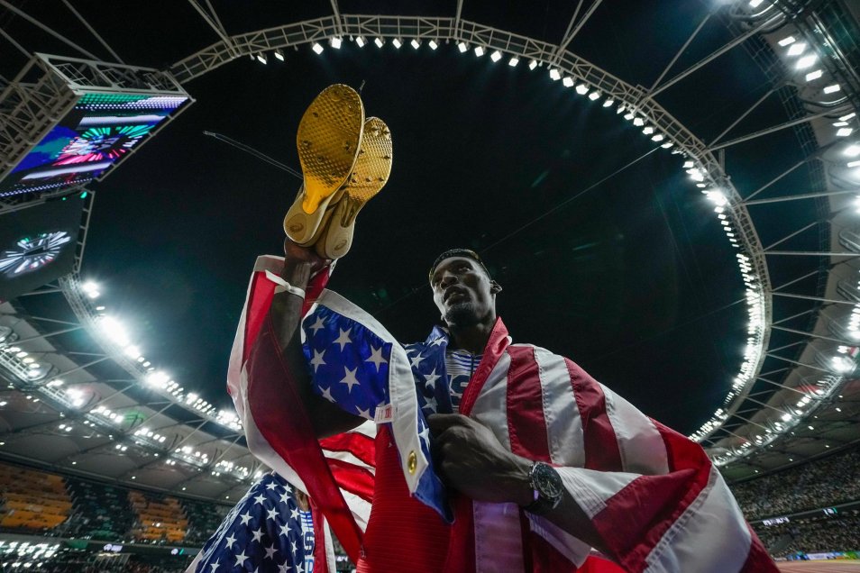 Estados Unidos dominó los relevos 4×100 y Duplantis dominó la garrocha en la octava jornada del Mundial