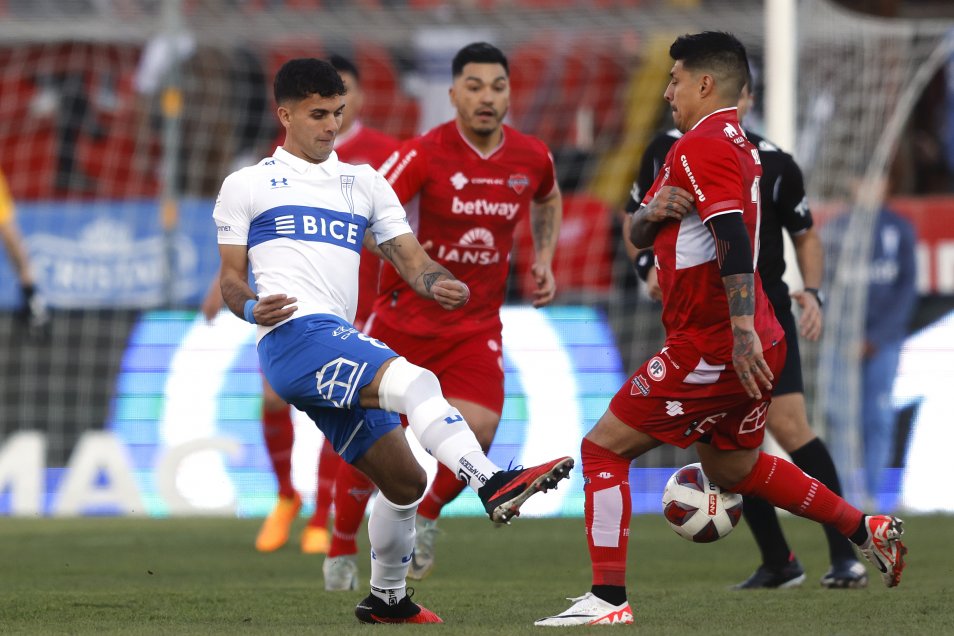 Levantó dos dedos: El provocador gesto de “Pato” Rubio tras anotarle a U. Católica