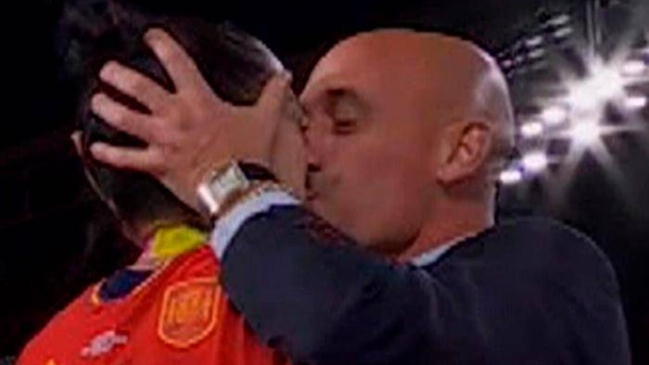 Caso Rubiales llega a la justicia: Fiscalía abrió diligencias y ofreció a Hermoso denunciarle