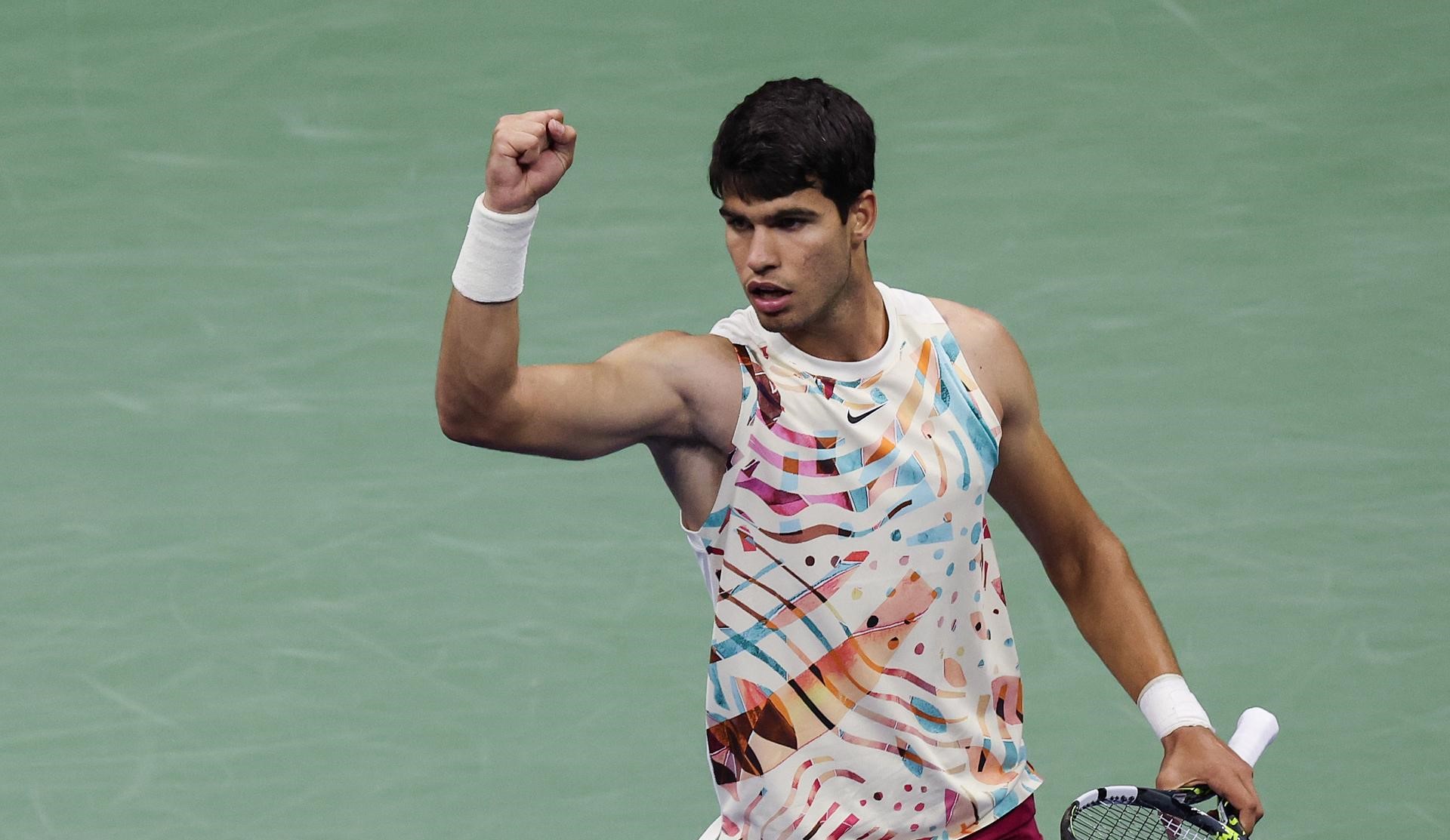 Carlos Alcaraz batió a Lloyd Harris y avanzó con paso firme a tercera ronda del US Open