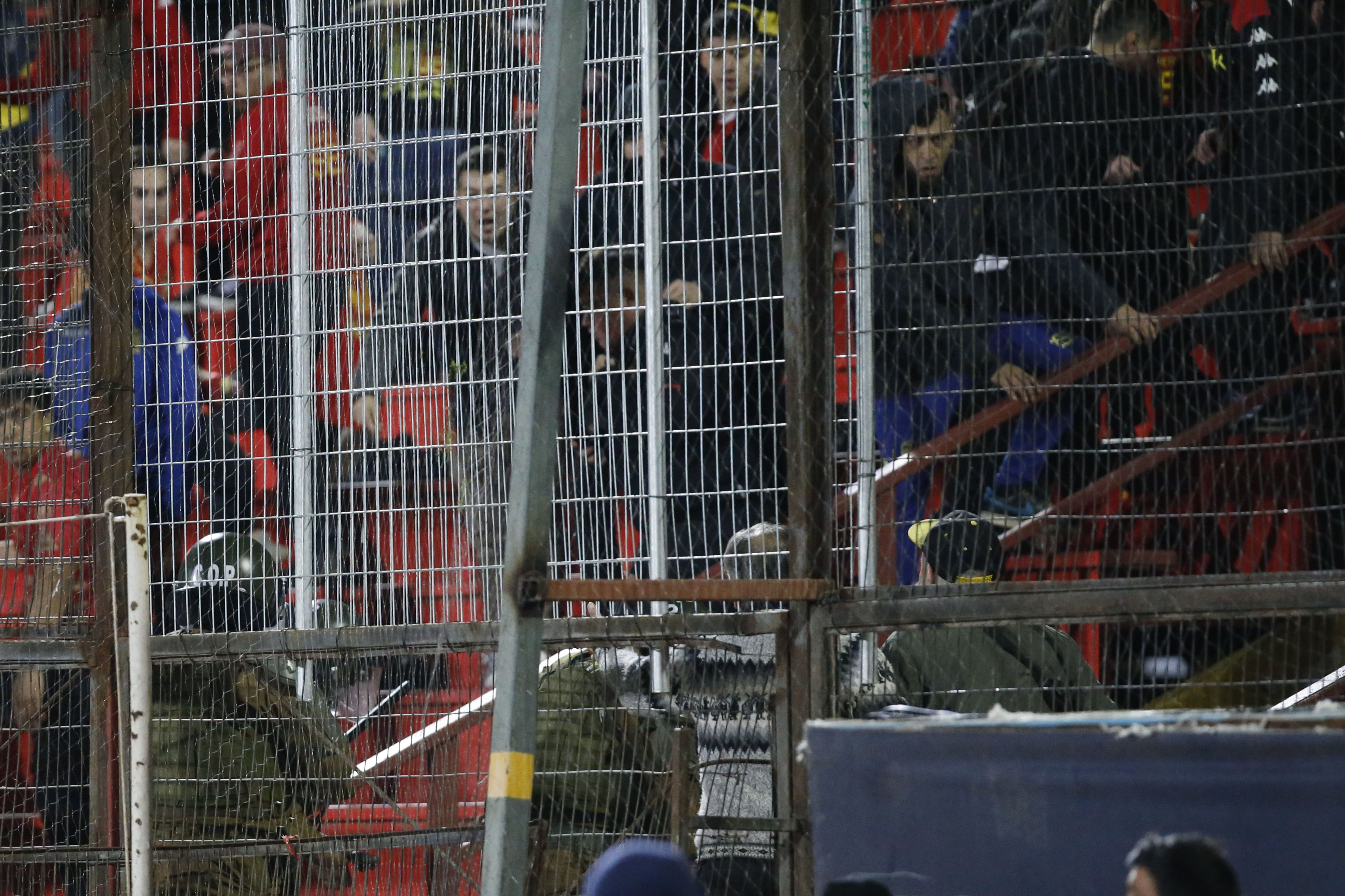 Barristas de Unión Española amenazaron a familiares de jugadores de la UC