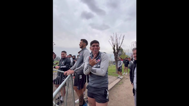 La emoción de Carlos Palacios con el arengazo de los hinchas en la práctica en el Monumental