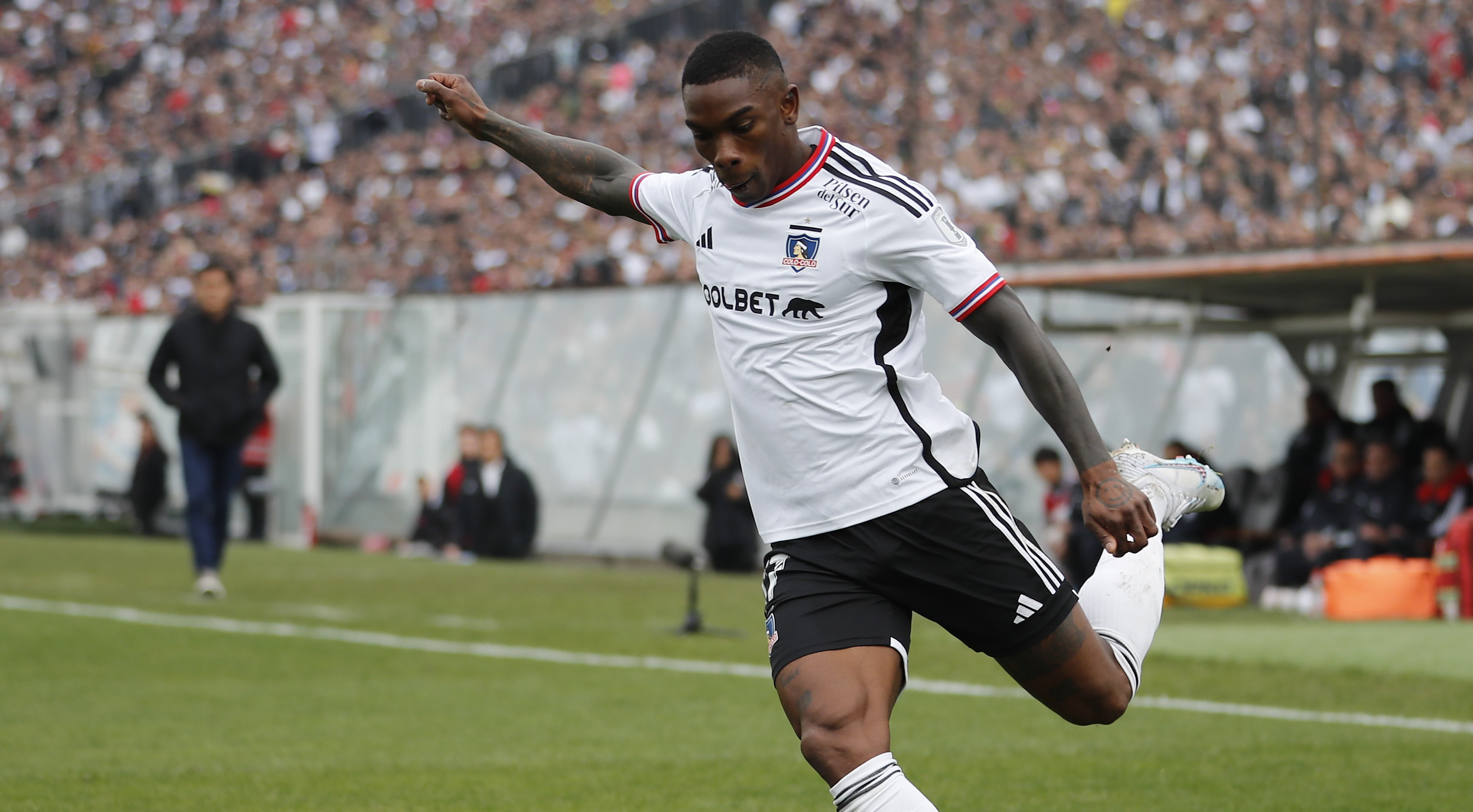 Fabián Castillo se perderá el resto de la temporada en Colo Colo por dura lesión