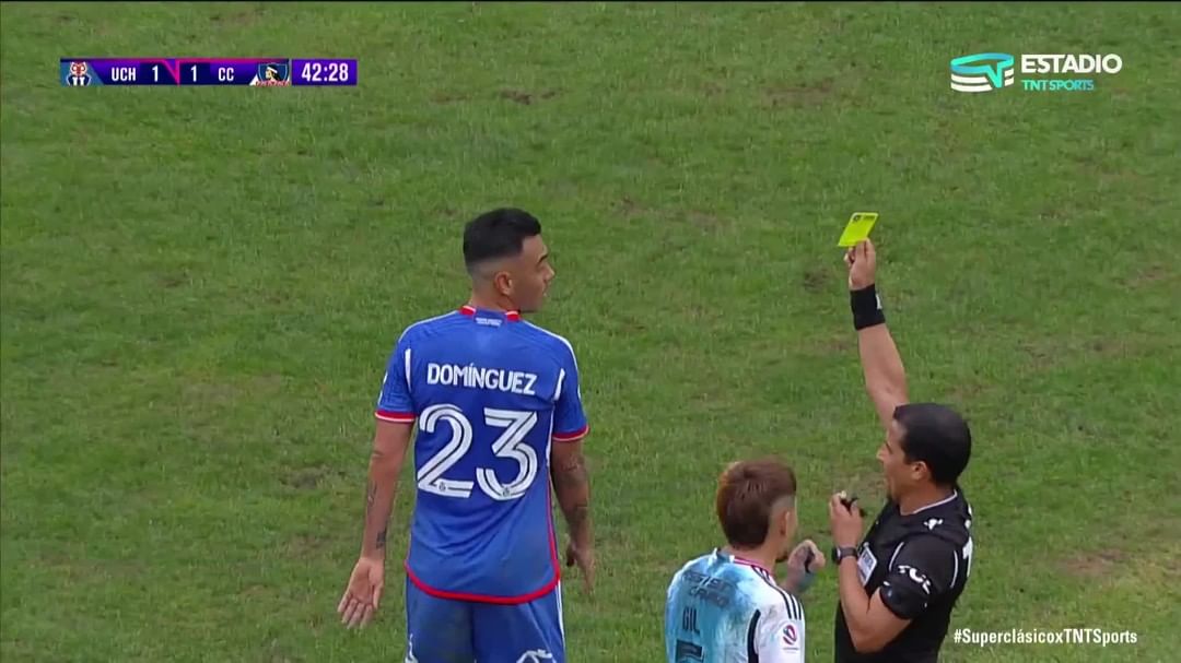 ¿Era para roja? La fuerte falta de Nery Domínguez a Carlos Palacios en el Superclásico