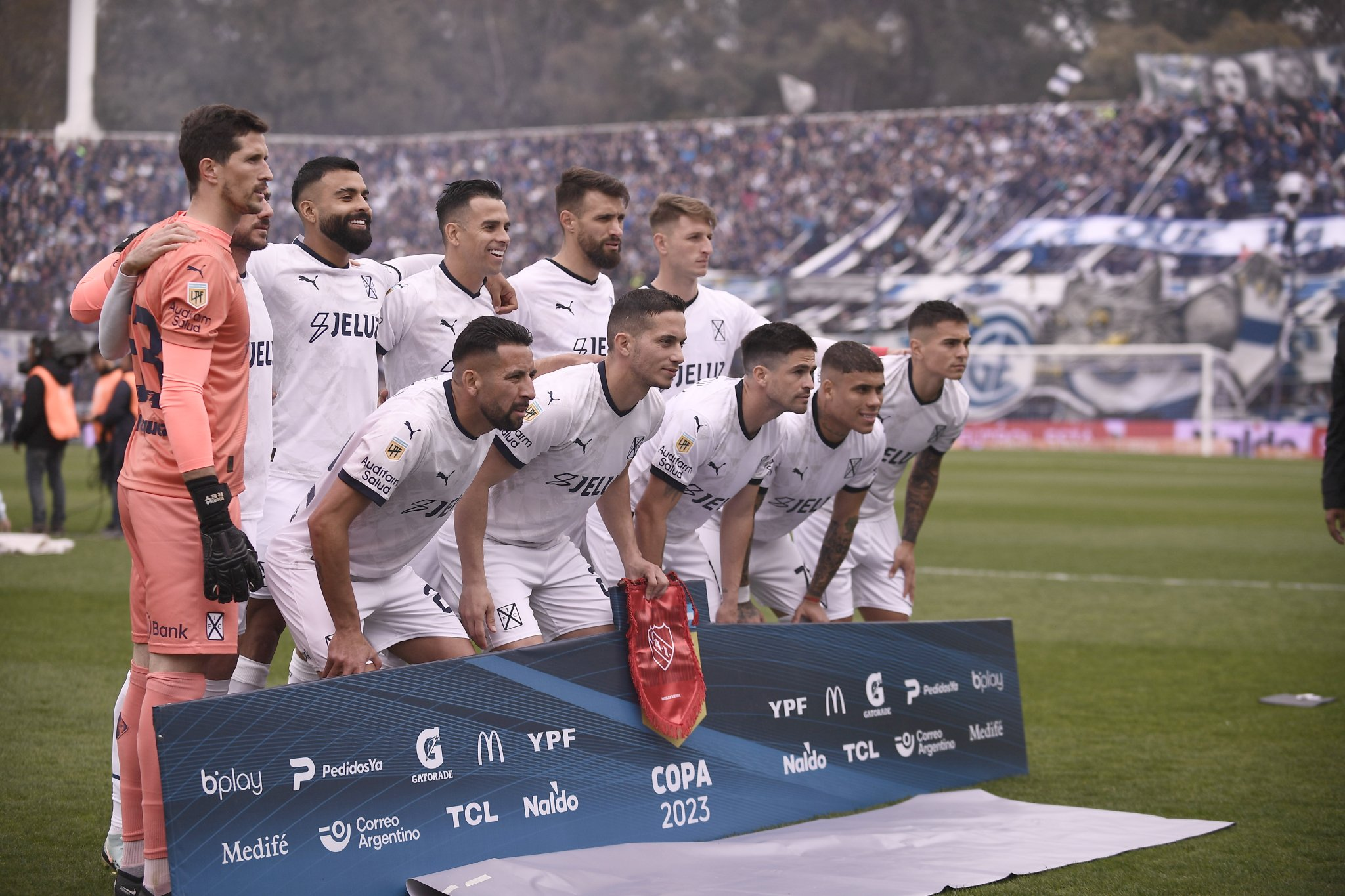 Independiente venció a Gimnasia y Esgrima con gol de Mauricio Isla