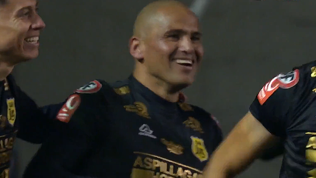Goleador: Humberto Suazo anotó para San Luis en el empate contra Barnechea