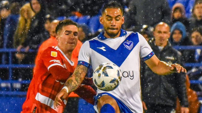 River Plate sucumbió ante Vélez Sarsfield bajo una intensa lluvia en Liniers