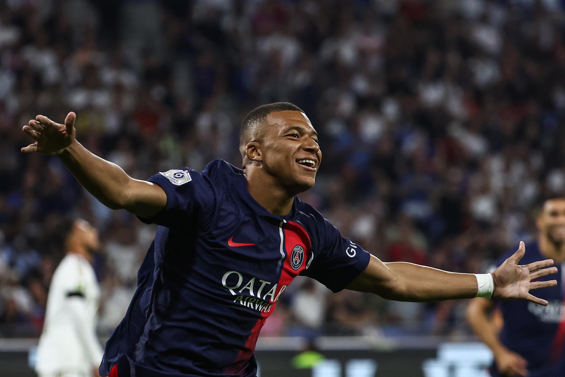 Kylian Mbappé lideró con dos goles el triunfo de PSG sobre Lyon