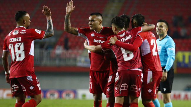Ñublense se alejó de los últimos puestos del Campeonato con un triunfo sobre Everton