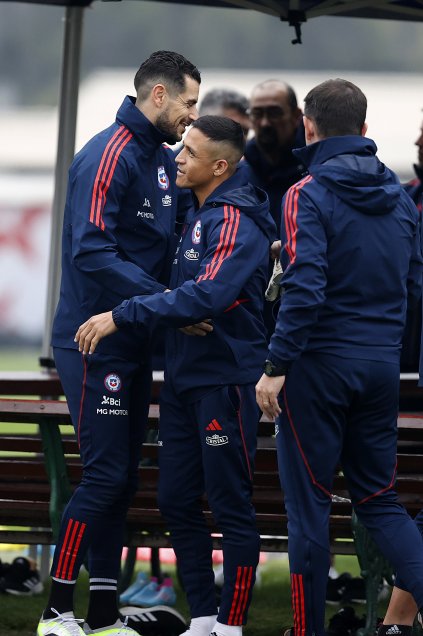 Alexis acaparó miradas en la segunda práctica de La Roja de cara al duelo con Uruguay